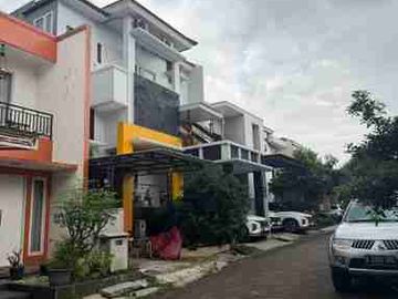 rumah keren pingky2 di Jatibening Deket banget LRT