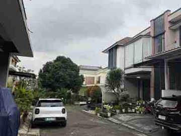 rumah keren pingky2 di Jatibening Deket banget LRT
