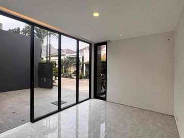 Dijual rumah di bawah Apraisal bank pandugo row jalan 3 mobil