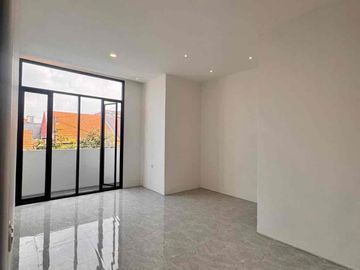 Dijual rumah di bawah Apraisal bank pandugo row jalan 3 mobil