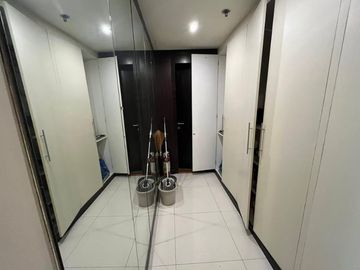 FOR SALE: Spacious 1-Bedroom Condo with Parking at Renaissance Condominium, Ortigas Center, Pasig City