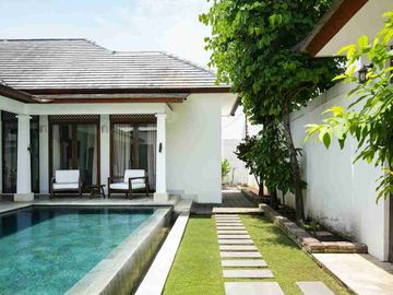 Disewakan atau di Jual Villa 3 bedroom Berawa 600 m2, Big Pool, garasi muat 2 mobil, Leasehold