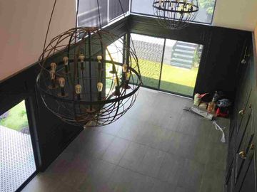 Casa amplia y moderna en renta Cumbres del Lago 3 recámaras con baño terrazas jardín alberca
