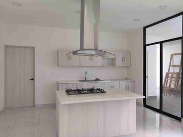 Casa nueva amplia en renta lomas de Juriquilla roof garden, jardín, jacuzzi exterior 3 recámaras