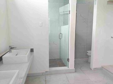 Casa nueva amplia en renta lomas de Juriquilla roof garden, jardín, jacuzzi exterior 3 recámaras