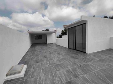 Casa nueva amplia en renta lomas de Juriquilla roof garden, jardín, jacuzzi exterior 3 recámaras