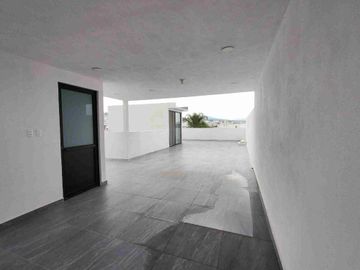 Casa nueva amplia en renta lomas de Juriquilla roof garden, jardín, jacuzzi exterior 3 recámaras