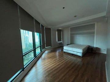 FOR SALE: Spacious 3-Bedroom Luxury Condo at Renaissance Condominium Ortigas