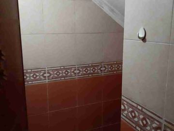 Rumah 2 lantai 4 kamar tidur di raffles hills dekat Tol cibubur dan LRT harjamukti cimanggis