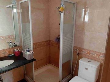 Rumah 2 lantai 4 kamar tidur di raffles hills dekat Tol cibubur dan LRT harjamukti cimanggis
