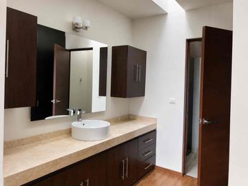 SE RENTA CASA EN PRIVADA SAN ÁNGEL I