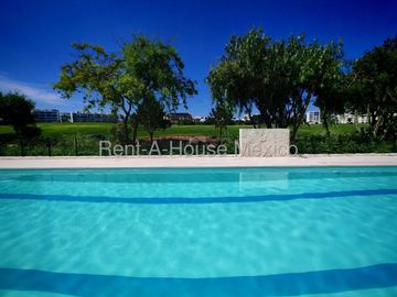 Departamento en renta con terraza y vista a áreas verdes en Zibatá – Querétaro