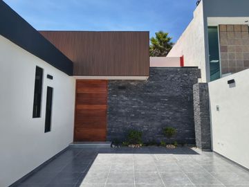 CASA EN VENTA 1 PISO NUEVA $4,500,000 FUENTES DE MORATILLA, HERMANOS SERDAN, ESTEBAN DE ANTUÑANO, AUTOPISTA, PLANTA VW.