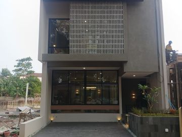 Rumah Modern Tangsel 3 Lantai Dekat MRT & CBD Simatupang