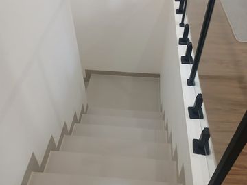 Rumah Modern Tangsel 3 Lantai Dekat MRT & CBD Simatupang