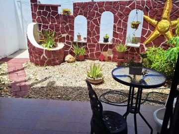 CUARTO AMUEBLADO EN RENTA CON SERVICIOS INCLUIDOS EN LAS PALMAS