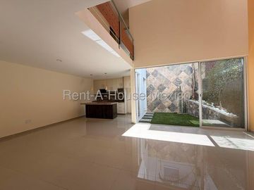 El mirador rento en calle abierta casa de 3 niveles con roof 3 recmarasa 4 baños 2 autos