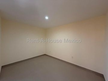 El mirador rento en calle abierta casa de 3 niveles con roof 3 recmarasa 4 baños 2 autos