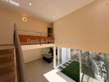 El mirador rento en calle abierta casa de 3 niveles con roof 3 recmarasa 4 baños 2 autos