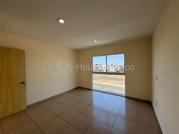 El mirador rento en calle abierta casa de 3 niveles con roof 3 recmarasa 4 baños 2 autos