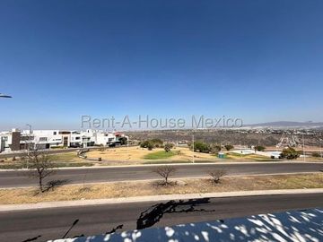 El mirador rento en calle abierta casa de 3 niveles con roof 3 recmarasa 4 baños 2 autos