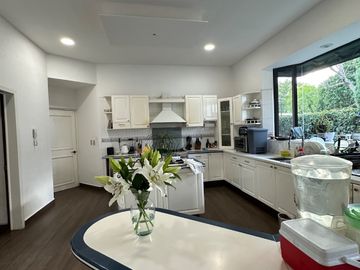 Residencia sobre Paseo Jurica en 1 solo nivel  — 1,000 m² de terreno