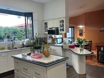 Residencia sobre Paseo Jurica en 1 solo nivel  — 1,000 m² de terreno