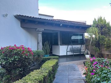 Residencia sobre Paseo Jurica en 1 solo nivel  — 1,000 m² de terreno