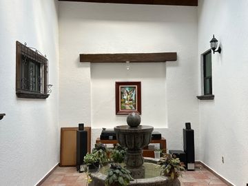 Residencia sobre Paseo Jurica en 1 solo nivel  — 1,000 m² de terreno