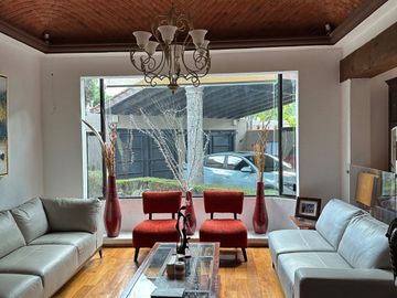 Residencia sobre Paseo Jurica en 1 solo nivel  — 1,000 m² de terreno