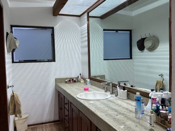 Residencia sobre Paseo Jurica en 1 solo nivel  — 1,000 m² de terreno