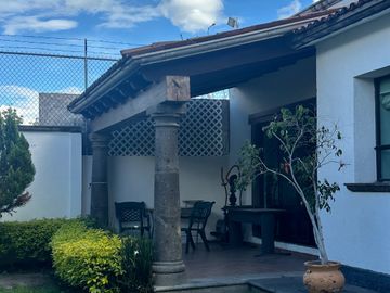 Residencia sobre Paseo Jurica en 1 solo nivel  — 1,000 m² de terreno
