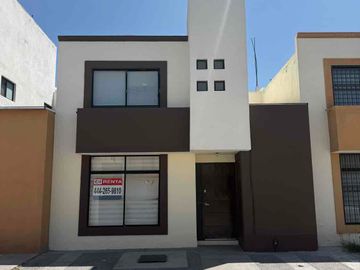 RENTA DE CASA EN FRACC. MORERIA, A UN LADO CARR 57