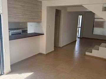 RENTA DE CASA EN FRACC. MORERIA, A UN LADO CARR 57