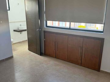 RENTA DE CASA EN FRACC. MORERIA, A UN LADO CARR 57