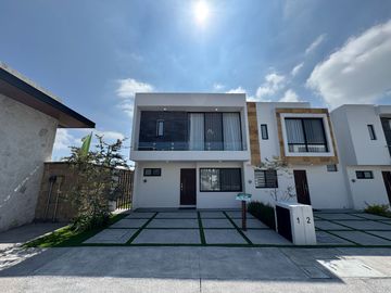 CASA EN VENTA | MOD. ROBLE  JURIQUILLA |SEGURIDAD E INSTALACIONES