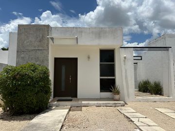 Casa en renta amueblada con piscina en Gran Santa Fe II