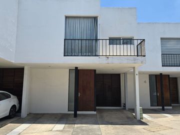 CASA AMUEBLADA CERCA PLAZA  LA PERLA EN COTO