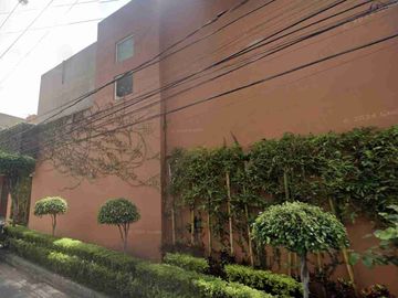 VENDO CASA DE 369m², EN COL. FLORIDA, CERCA DE AVENIDAS PRINCIPALES. “RECUPERACIÓN HIPOTECARIA”