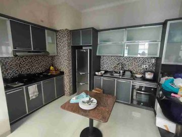 Dijual Rumah Berkolam Renang Dekat Exit Tol Pasteur