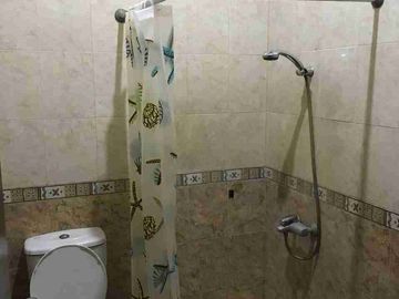 Dijual Cepat rmh di Dukuh Zamrud Kota Legenda Bekasi Timur

* LT 156 LB 102
* 1 kmr tdr utama + 1 kmr mandi dlm (shower + closet duduk)
* 2 kmr tdr anak
* 1 kamar pembantu
* gudang
* 1 kmr mandi (bak + closet jongkok)
* Lstrk 2 token (@ 2200 watt) total 4400 watt
* Lemari pakaian built in di kmr tidur utama
* Pompa air & toren air
* Carpot untuk 2 mobil
* Sdh ada instalasi water heater di kamar mandi utama 
* Sertifikat SHM


Point of view
- Bebas Banjir
- Jalan lebar (2 mobil)
- Dekat dengan semua fasilitas Masjid , pasar, sekolah sd smp sma, Mc Donald, Apotik, Rumah sakit, pusat makanan dan minuman.
- Lingkungan nyaman
- Silahkan survey terlebih dahulu