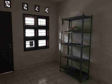 Dijual Cepat rmh di Dukuh Zamrud Kota Legenda Bekasi Timur

* LT 156 LB 102
* 1 kmr tdr utama + 1 kmr mandi dlm (shower + closet duduk)
* 2 kmr tdr anak
* 1 kamar pembantu
* gudang
* 1 kmr mandi (bak + closet jongkok)
* Lstrk 2 token (@ 2200 watt) total 4400 watt
* Lemari pakaian built in di kmr tidur utama
* Pompa air & toren air
* Carpot untuk 2 mobil
* Sdh ada instalasi water heater di kamar mandi utama 
* Sertifikat SHM


Point of view
- Bebas Banjir
- Jalan lebar (2 mobil)
- Dekat dengan semua fasilitas Masjid , pasar, sekolah sd smp sma, Mc Donald, Apotik, Rumah sakit, pusat makanan dan minuman.
- Lingkungan nyaman
- Silahkan survey terlebih dahulu