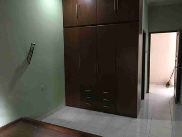 Dijual Cepat rmh di Dukuh Zamrud Kota Legenda Bekasi Timur

* LT 156 LB 102
* 1 kmr tdr utama + 1 kmr mandi dlm (shower + closet duduk)
* 2 kmr tdr anak
* 1 kamar pembantu
* gudang
* 1 kmr mandi (bak + closet jongkok)
* Lstrk 2 token (@ 2200 watt) total 4400 watt
* Lemari pakaian built in di kmr tidur utama
* Pompa air & toren air
* Carpot untuk 2 mobil
* Sdh ada instalasi water heater di kamar mandi utama 
* Sertifikat SHM


Point of view
- Bebas Banjir
- Jalan lebar (2 mobil)
- Dekat dengan semua fasilitas Masjid , pasar, sekolah sd smp sma, Mc Donald, Apotik, Rumah sakit, pusat makanan dan minuman.
- Lingkungan nyaman
- Silahkan survey terlebih dahulu