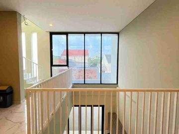 DIJUAL:
Rumah Brand New
Pulomas, Jakarta Timur

Luas Tanah: 145 m2
Luas Bangunan: 375m2
Kamar Tidur: 4+1
Kamar Mandi: 4+1
Garasi: 2
Carport: 2
Full Furnished
Rooftop Garden
TIDAK ADA KOLAM RENANG

SHM, IMB, PBB aman

Harga Rp 5,95 M Nego

ARI-065