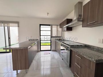 Oportunidad en Zizana-Zakia Casa en Venta | Frente a Amenidades | 3 Recámaras | Jardín | excelente estado | YR