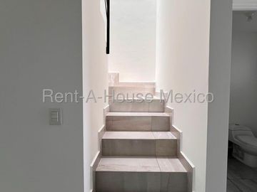 Oportunidad en Zizana-Zakia Casa en Venta | Frente a Amenidades | 3 Recámaras | Jardín | excelente estado | YR