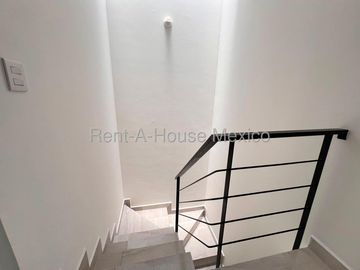 Oportunidad en Zizana-Zakia Casa en Venta | Frente a Amenidades | 3 Recámaras | Jardín | excelente estado | YR