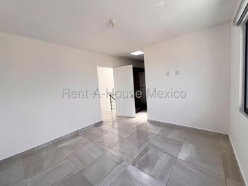 Oportunidad en Zizana-Zakia Casa en Venta | Frente a Amenidades | 3 Recámaras | Jardín | excelente estado | YR