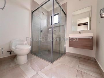 Oportunidad en Zizana-Zakia Casa en Venta | Frente a Amenidades | 3 Recámaras | Jardín | excelente estado | YR