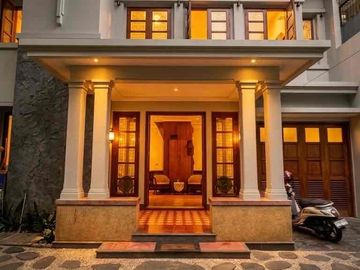 RUMAH MEWAH DEKAT CENDANA MENTENG JAKARTA PUSAT